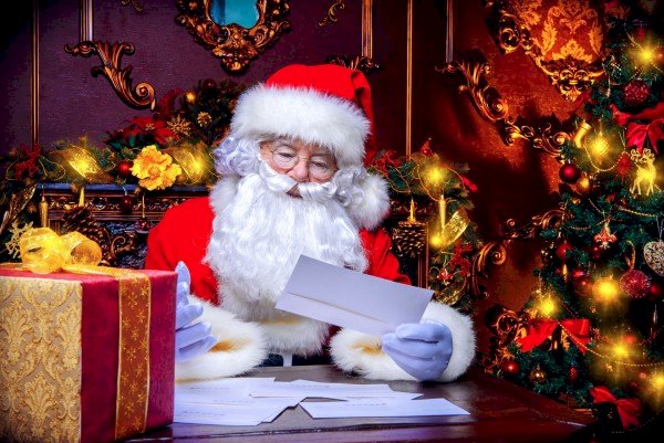 Papai Noel dos Correios 2023: cartinhas estarão disponíveis para adoção no ES