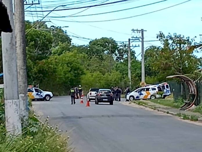 Operação Saturação na Barra do Riacho em Aracruz busca prender suspeitos de crimes recentes