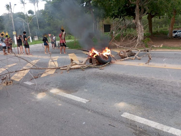 Manifestação de indígenas bloqueia trechos de rodovias em Aracruz