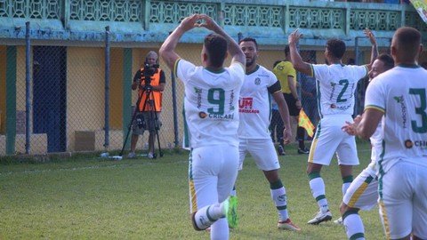 Com gols no fim, Nova Venécia vence Vitória-ES pelo jogo de ida das semifinais do Campeonato Capixaba