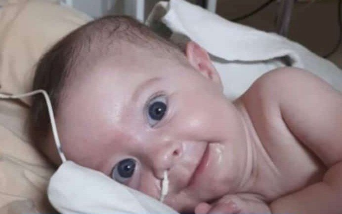 Bebê de Vila Pavão está na UTI e precisa de remédio que custa R$ 6 milhões