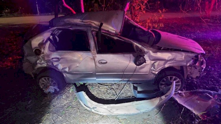 Motorista fica ferido após dormir ao volante e carro capota em Aracruz