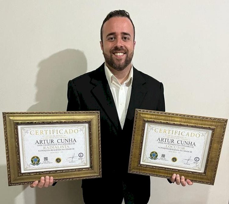 Jornalista e radialista Artur Cunha conquista prêmio popular em duas categorias