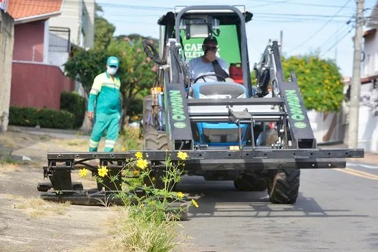 Aracruz inicia o sistema de capina elétrica nos serviços de limpeza da cidade