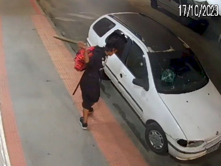 Mulher tenta furtar loja usando pedra e quebra carro a pauladas em Aracruz