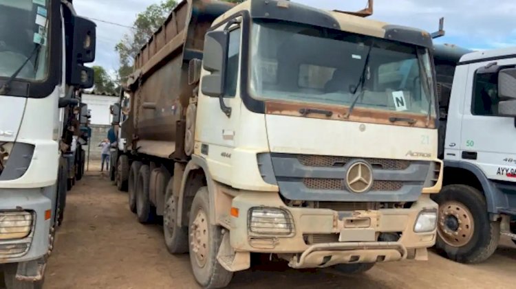 Caminhões basculantes de Aracruz vão a leilão por R$ 50 mil