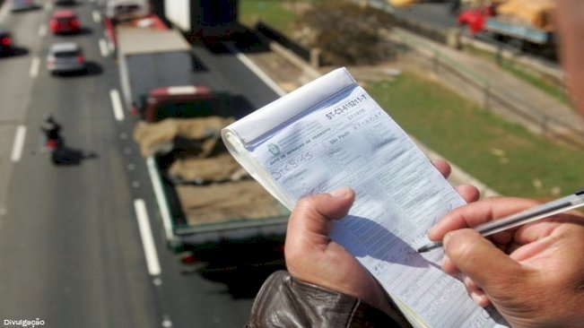 3 mil motoristas são multados todo mês no ES por causa de licenciamento atrasado