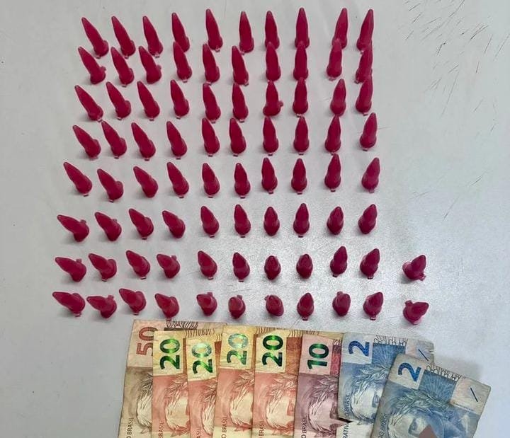 Adolescente na prática do tráfico de drogas é preso  em Aracruz