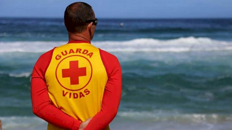 Guarda-vidas realizam abordagens e  reforçam o trabalho preventivo nas praias de Aracruz