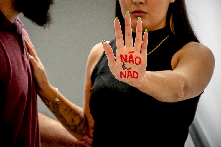 Lei “Não é Não”: placa no banheiro e geolocalizador serão usados para proteger mulheres no ES