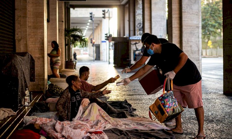 Projeto prevê multa de até R$ 17 mil para quem doar comida a pessoas que moram nas ruas
