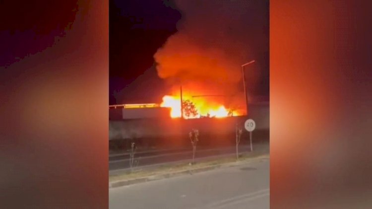 Incêndio atinge depósito de fábrica de vassouras em Aracruz