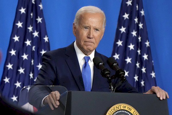 Biden desiste da candidatura a presidente dos EUA e anuncia apoio a Kamala Harris