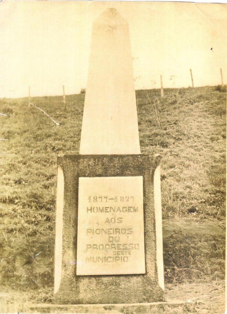 Coluna Geremias Pignaton - O Obelisco do Cinquentenário - 1927